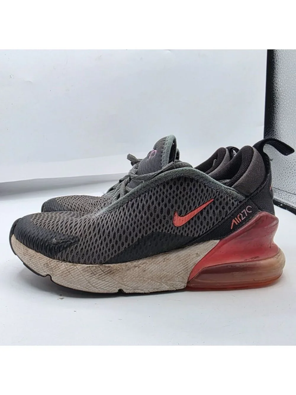 Nike Air Max 270 Girls Size 1 Smoke Gray Hyper Pink Sneakers Athletic AO2372-031